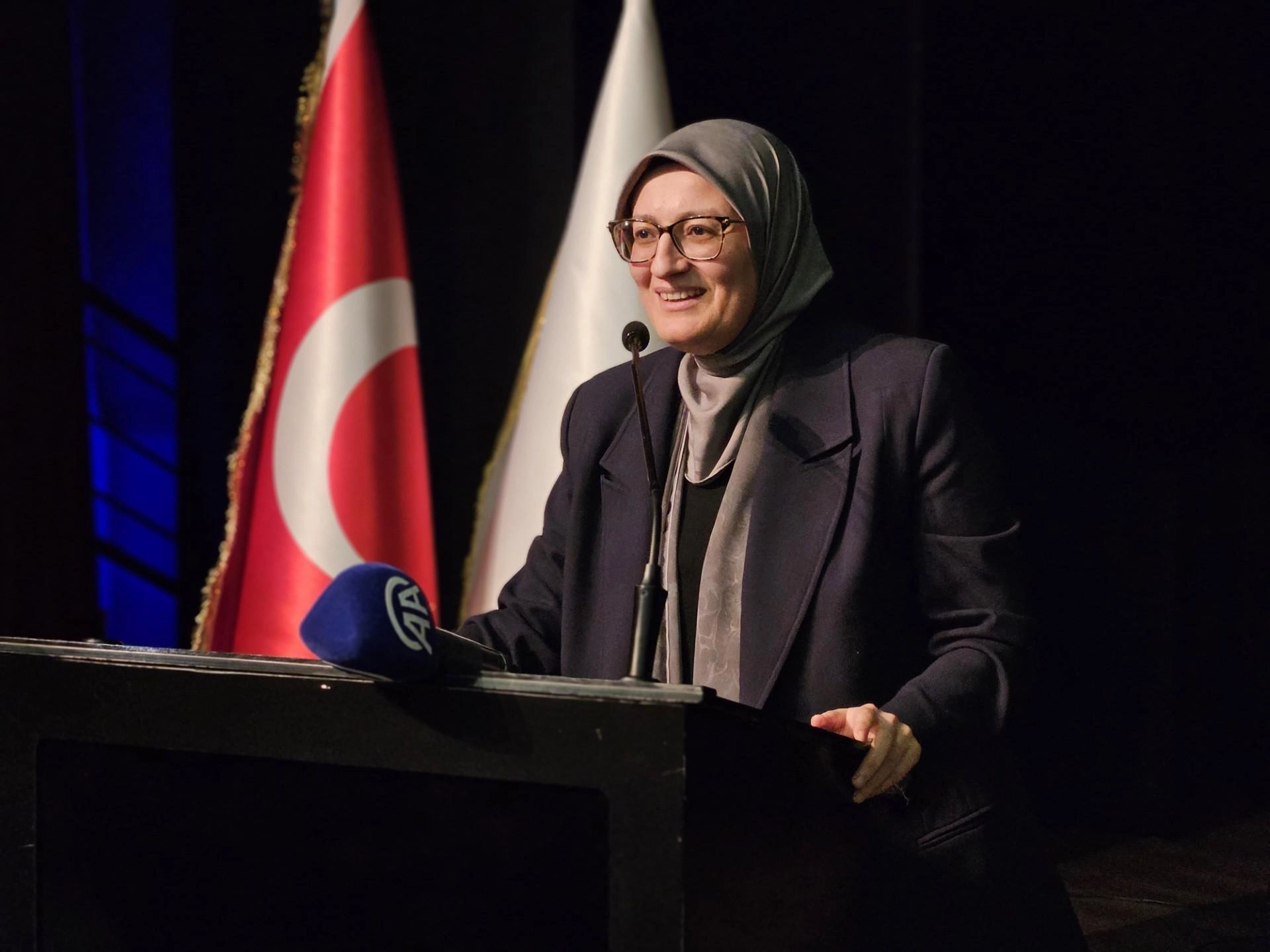 AK Parti Genel Başkan Yardımcısı Belgin Uygur: "Yolsuzlukların üstünü örtmeye çalışıyorlar"